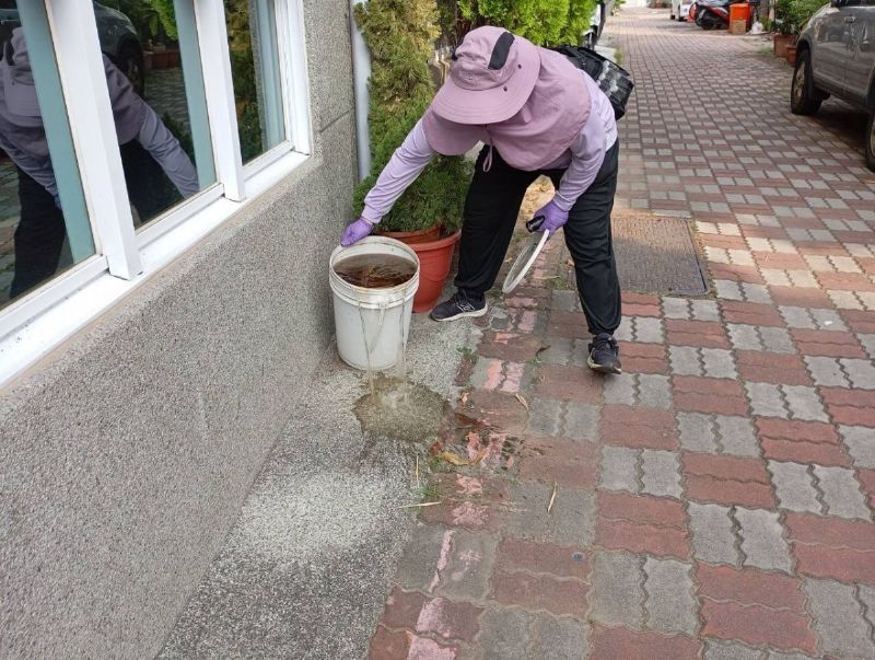 清除積水容器